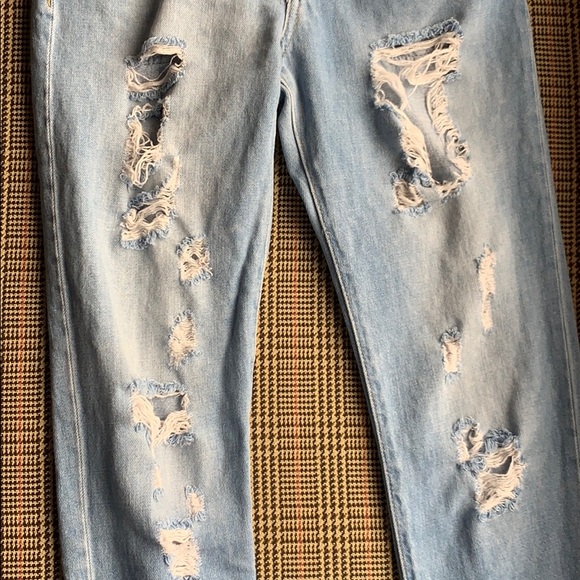 Hand Embroidered ‘HAPPY’ Jeans - Picture 5 of 6